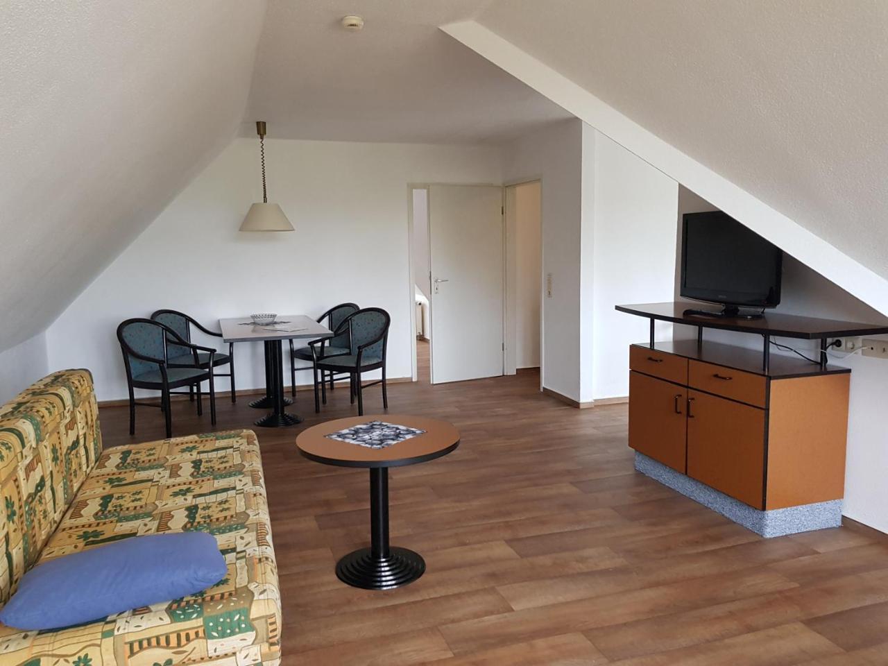 Fewo 18 Im Strandhaus Lobbe Mit Balkon Rum bild